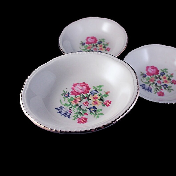 Fruit Bowls, Homer Laughlin, Petit Point, Dessert Bowls, Floral Center, Gold Trim, Set of 3, Fine China