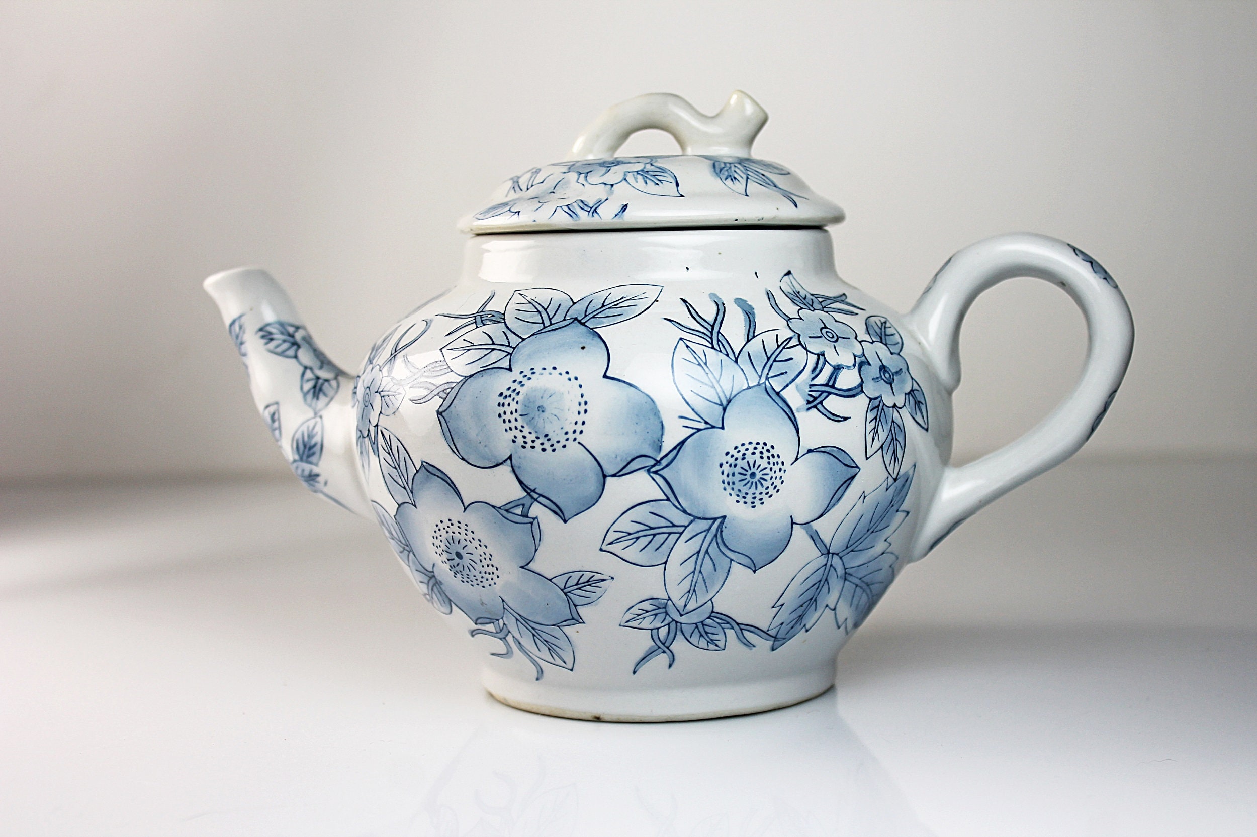 Chinese Teapot Blue Floral Made In China Blue And White Porcelain chinese-teapot-blue-floral-made-in-china-blue-and-white-porcelain
