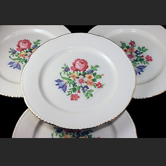 Dinner Plates, Homer Laughlin, Petit Point, Floral Center, Gold Trim, Set of 4, Fine China