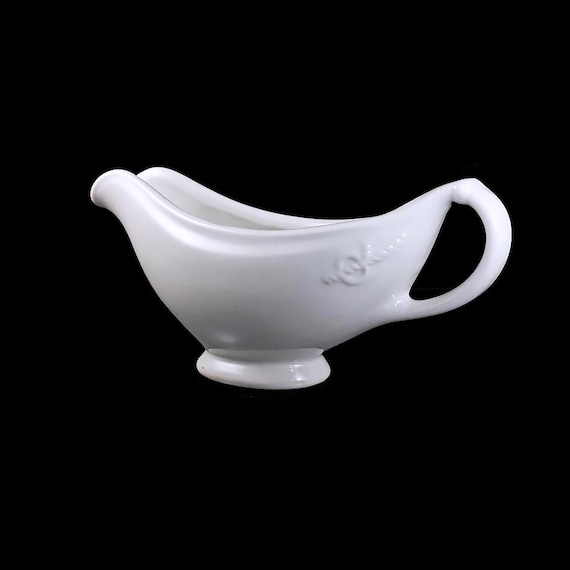 Gravy Boat, Buffalo China, Restaurant Ware, U. S Quartermasters Corps, Rope and Loop Pattern, Long and Narrow, White, 1942