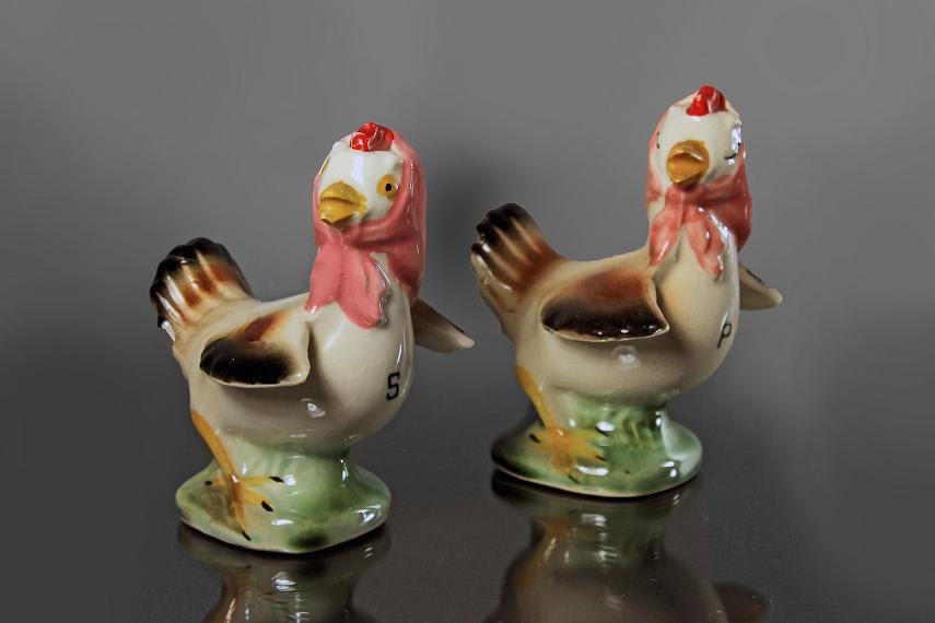 Chicken Salt and Pepper Shakers, Made in Japan, Chickens with Scarves