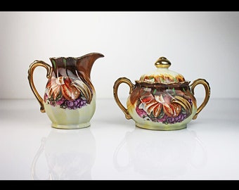 Azucarero y jarro para leche, Nippon Yoko Boeki Co., pintados a mano, diseño de frutas, ribete dorado