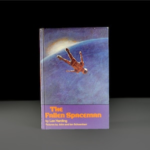 Children&#39;s Hardcover Book, The Fallen Spaceman, Lee Harding, Fiction, Weekly Reader Book, Collectible