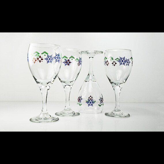 Pfaltzgraff Nordic Christmas Wine Glasses Set of 4 – Vintage Holiday Glassware, Snowflake & Holly Design, 8 oz