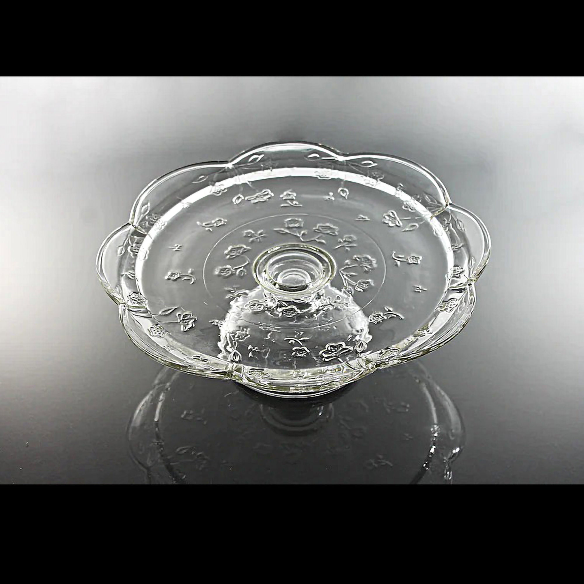 Anchor top cake stand