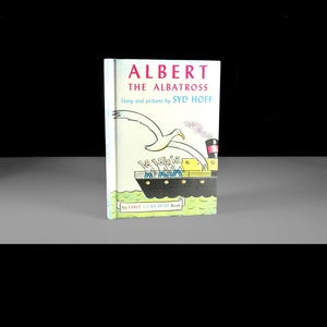 Puede incluir: Un libro infantil titulado "Albert the Albatross" de Syd Hoff. La portada presenta una ilustración de una gaviota volando sobre un barco. El libro forma parte de la serie "An Early I Can Read Book".