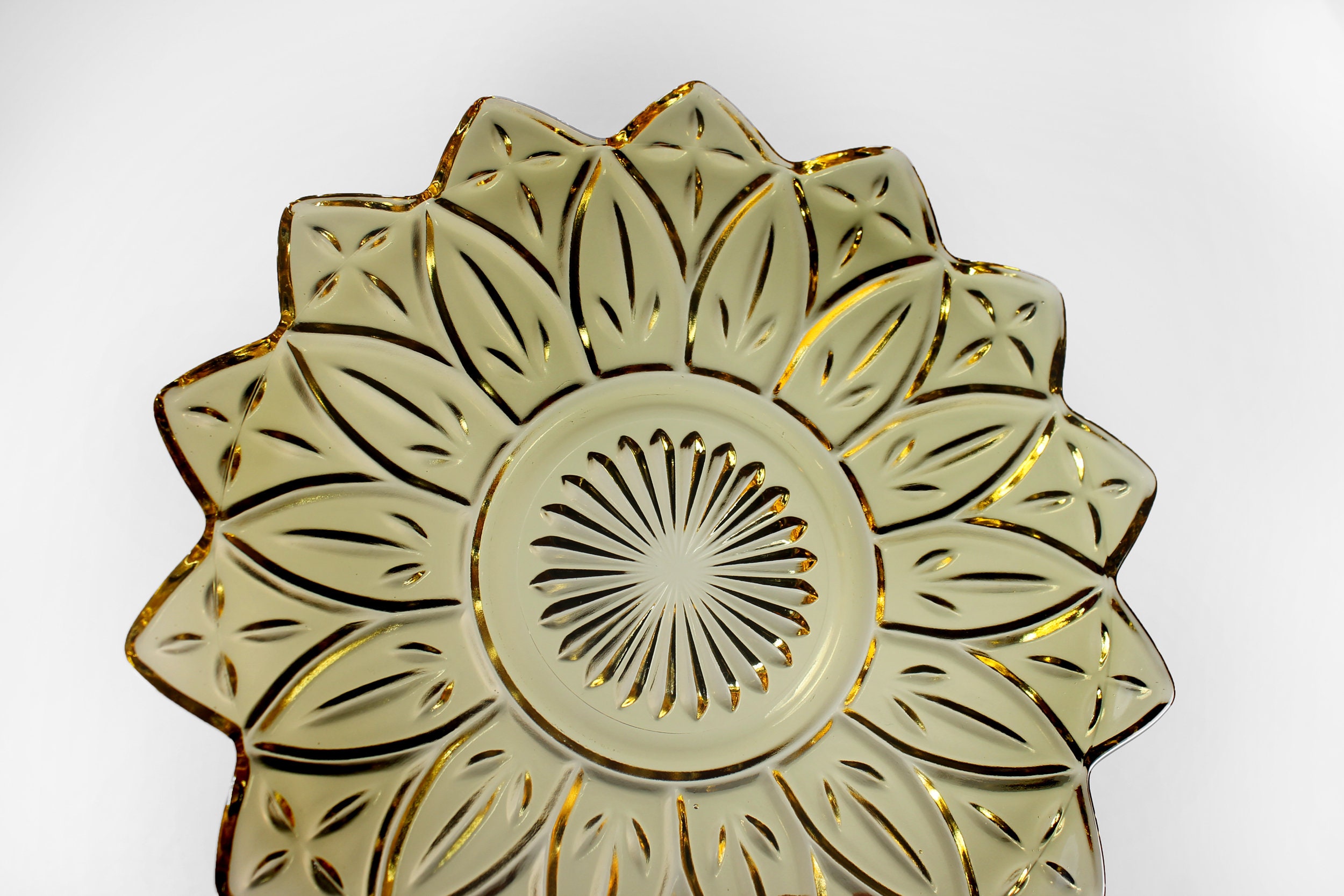 Federal Glass Dinner Plate, Petal Yellow, Daisy Pattern, Pressed Glass