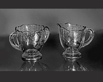 Azucarero y crema abiertos, Silver City, Flanders-Clear, revestimiento de plata de ley, borde con volantes, azucarero y crema con patas