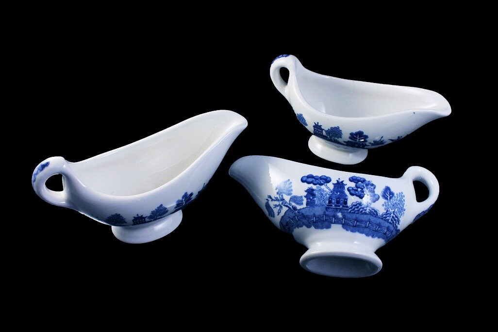 Blue Willow Gravy Boat, Buffalo China, Restaurant Ware, Set of 3 ... Blue Willow Gravy Boat, Buffalo China, Restaurant Ware, Set of 3 ...