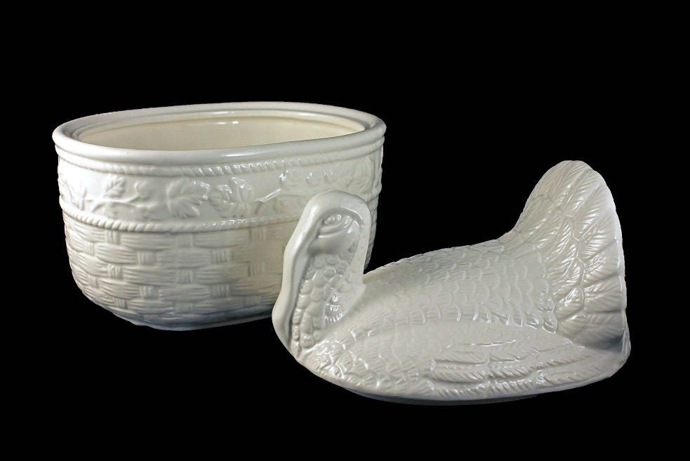 Stuffing Bowl, Turkey Shaped, White, New In Box, Thanksgiving