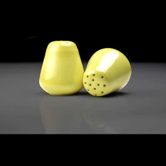 Yellow Ceramic Salt and Pepper Shakers – Meito Japan 1950s Mid Century – No Plugs