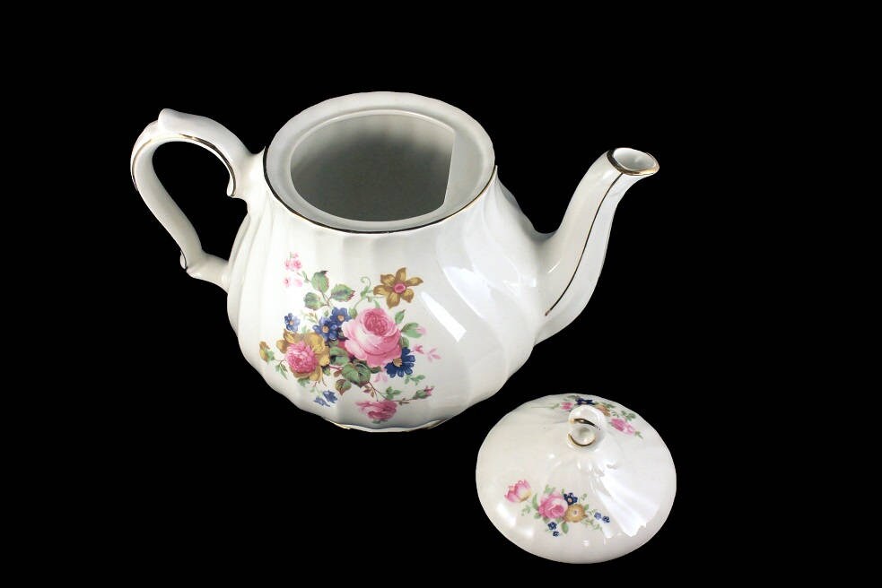 Sadler Teapot, Number 4199, Lidded Teapot, 4 Cup, Floral Teapot, White