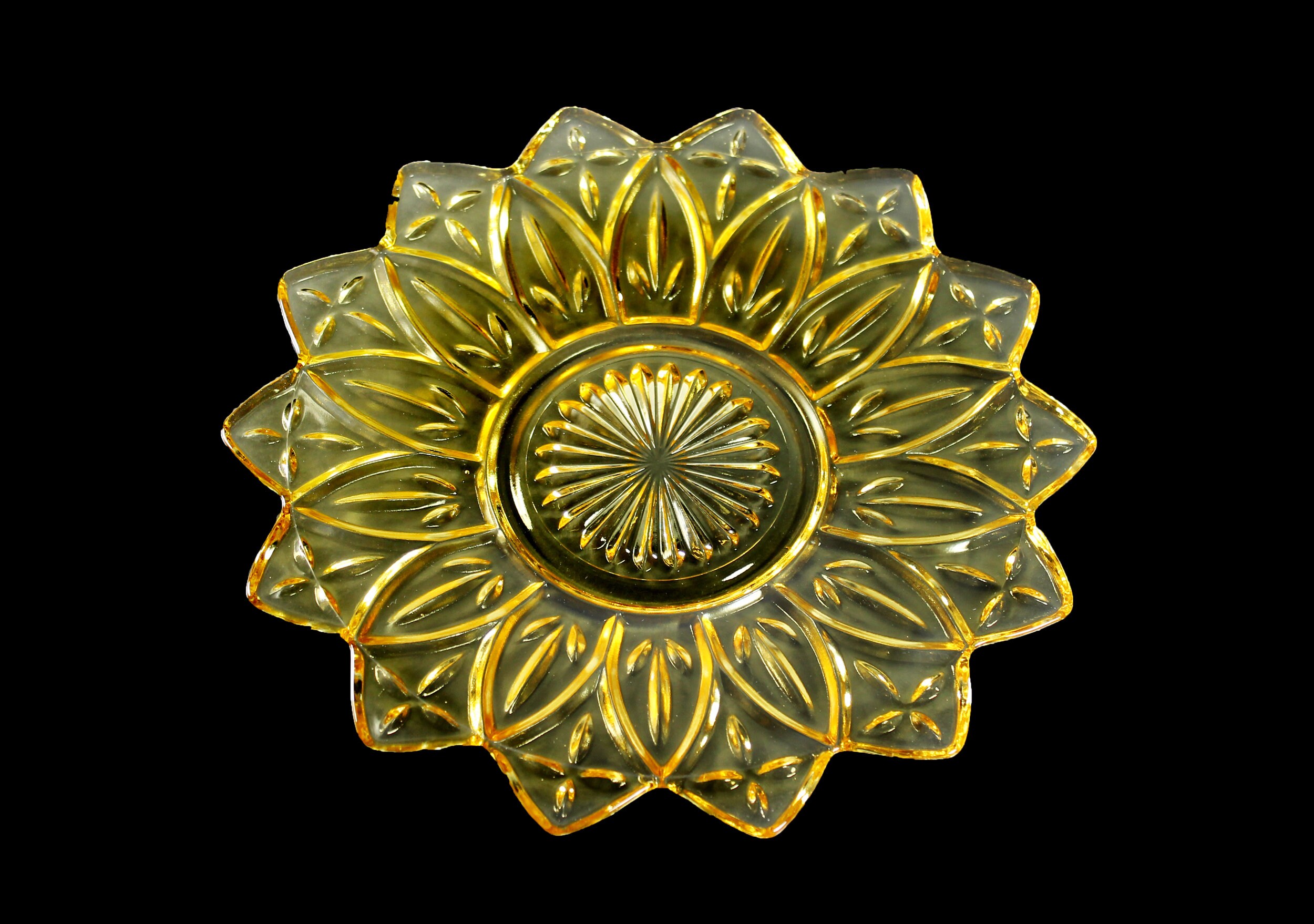 Federal Glass Dinner Plate, Petal Yellow, Daisy Pattern, Pressed Glass