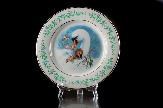 1975 Collectible Plate, Avon, Wedgwood, Gentle Moments, Display Plate, Swan Plate, Decorative Plate, Wall Decor