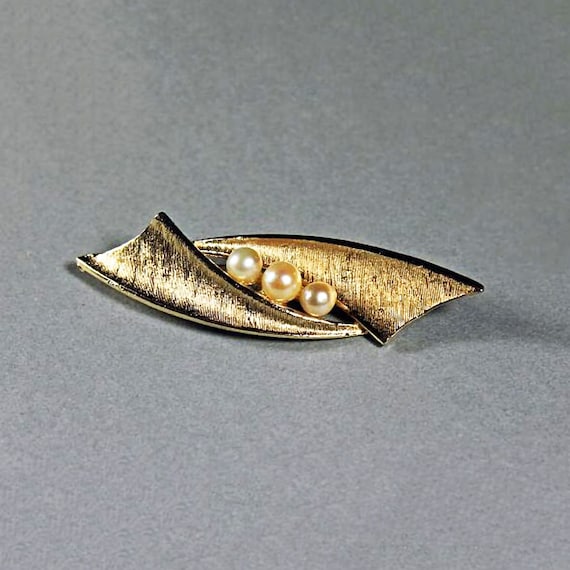 Capri brooch shop