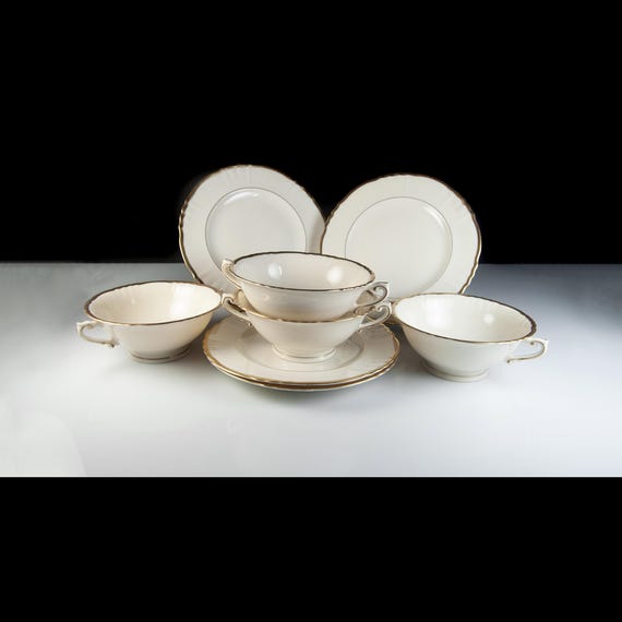 Syracuse China Old Ivory Brantley Cream Soup Bowls with Saucers – Set of 4 – Gold Trim – 1949–1967