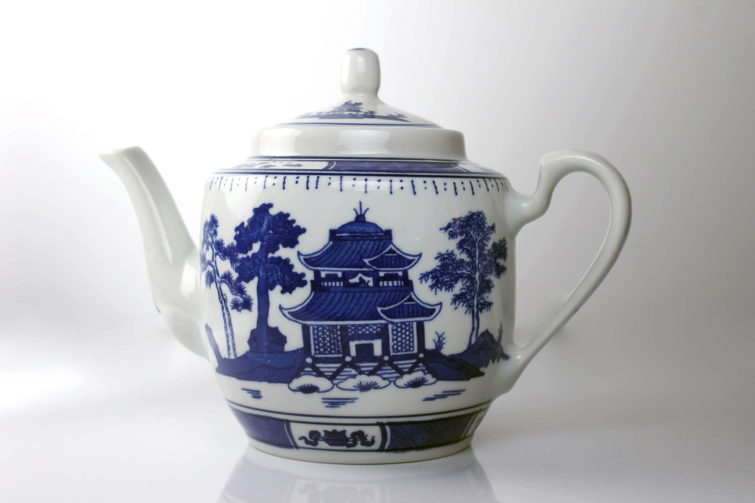 Teapot, Jingdezhen Zhi, Pagoda Scene, Blue and White, Porcelain, 3 Cup