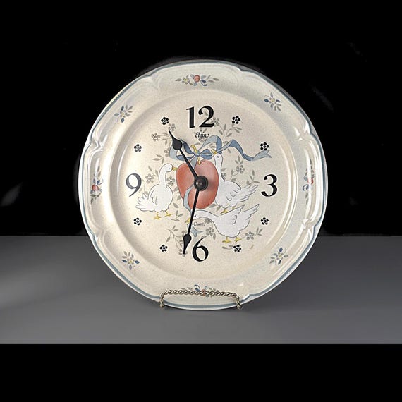 Vintage International China Marmalade Wall Clock, Elgin Quartz, 11 Inch
