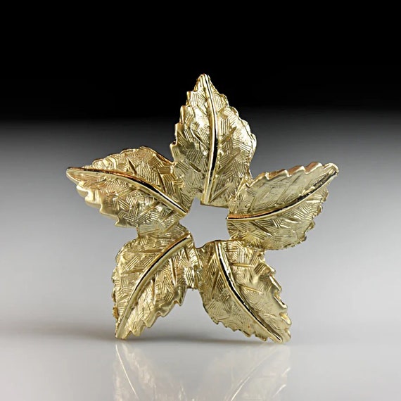 Leaf Brooch, Star Shape, Gold Tone, Locking C Clasp, Fashion Pin, Costume Jewelry, Collectible