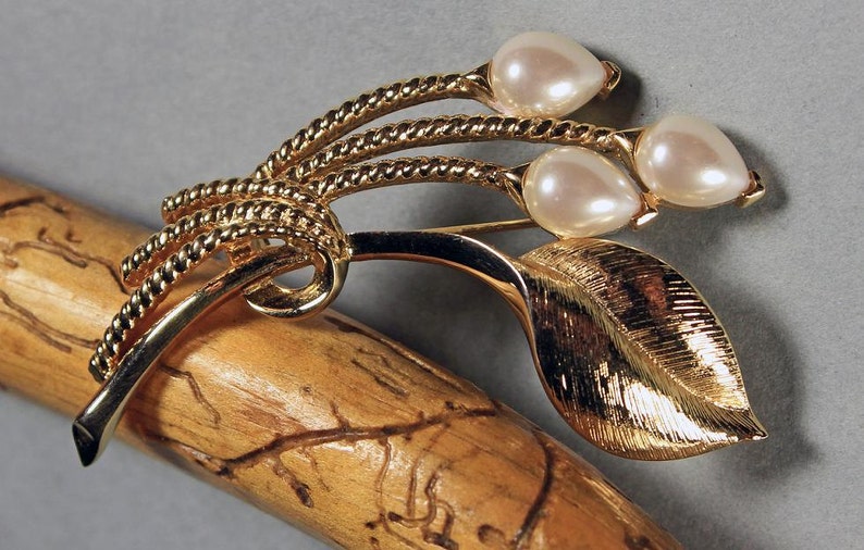 Faux Pearl Brooch Goldtone Locking C Clasp Textured Leaf Etsy
