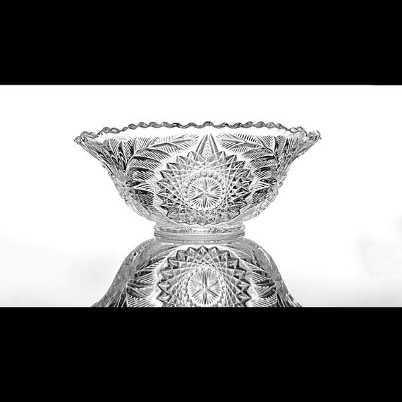 Antique Westmoreland Fern Burst EAPG Glass Bowl – 9 Inch Diameter, Clear Pressed Glass, Glows Green Under Blacklight