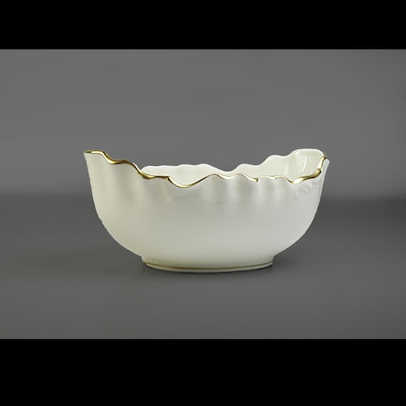Syracuse Fine China Bowl – White with Gold Trim, Ruffled Edge – Small Serving or Candy Dish – 1950s to 1970s Elegant Tableware