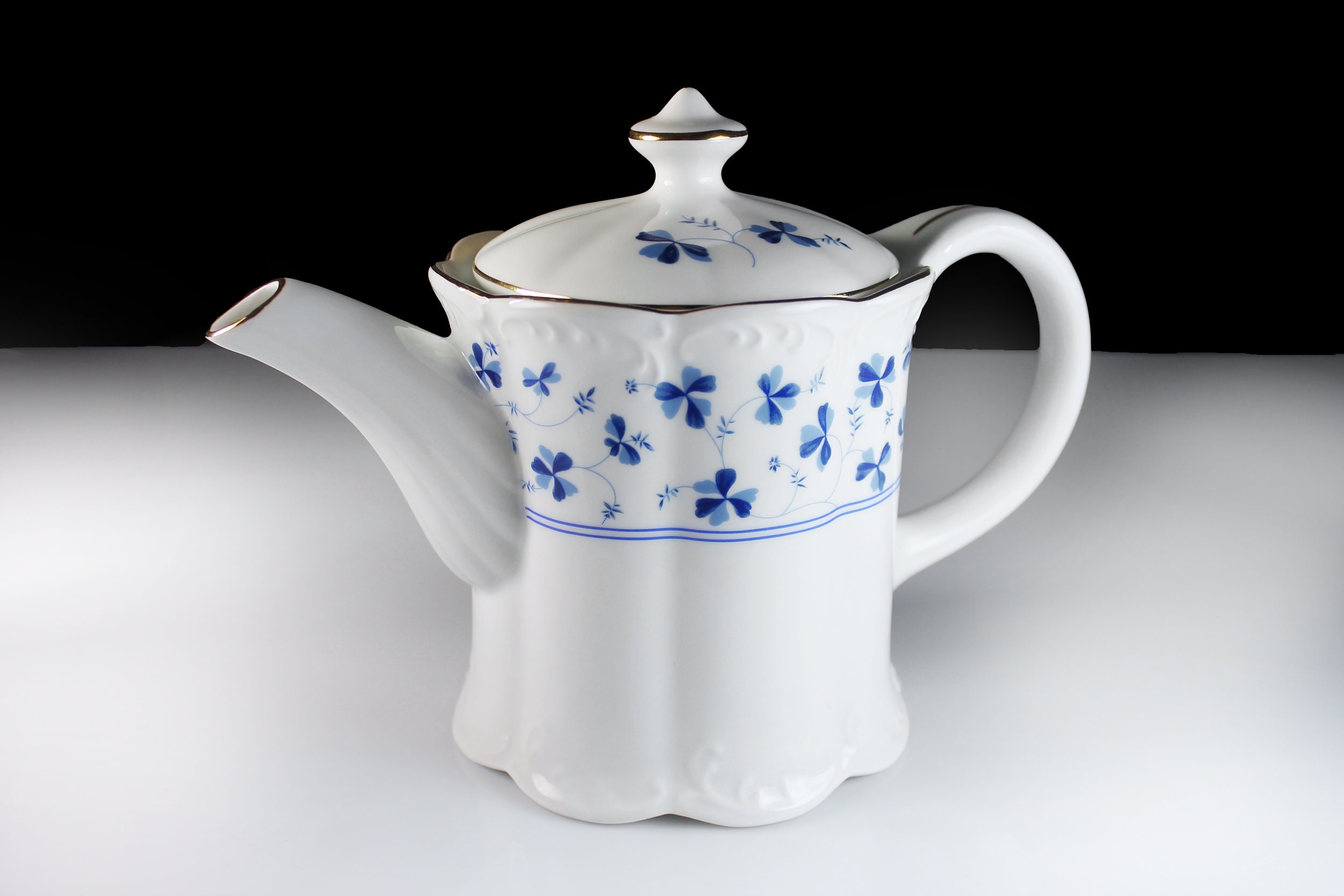 Blue & White Chinese Teapot/ Cute Personal Size Liling China Tea Pot With  Reseased Lid/ Small Pretty Floral Designed Ceramic Teapot 