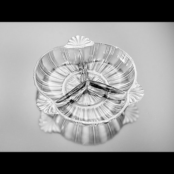 Hazel-Atlas Tricorne Relish Bowl – Three-Part Divided Clear Glass, 1940s Mid-Century Serving Dish, 7 Inch Clover Shape Bowl