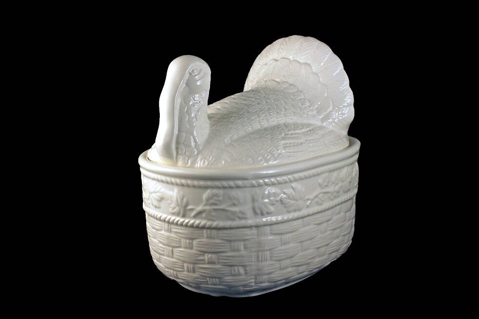 Stuffing Bowl, Turkey Shaped, White, New In Box, Thanksgiving