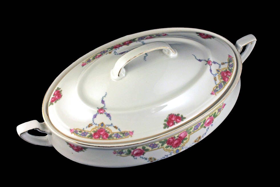 Covered Vegetable Bowl, Victoria China, Czechoslovakia, Floral Pattern