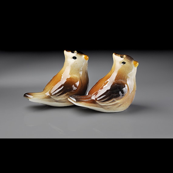 Vintage Brown Bird Salt and Pepper Shakers - Small Ceramic Figurines with Plastic Stoppers