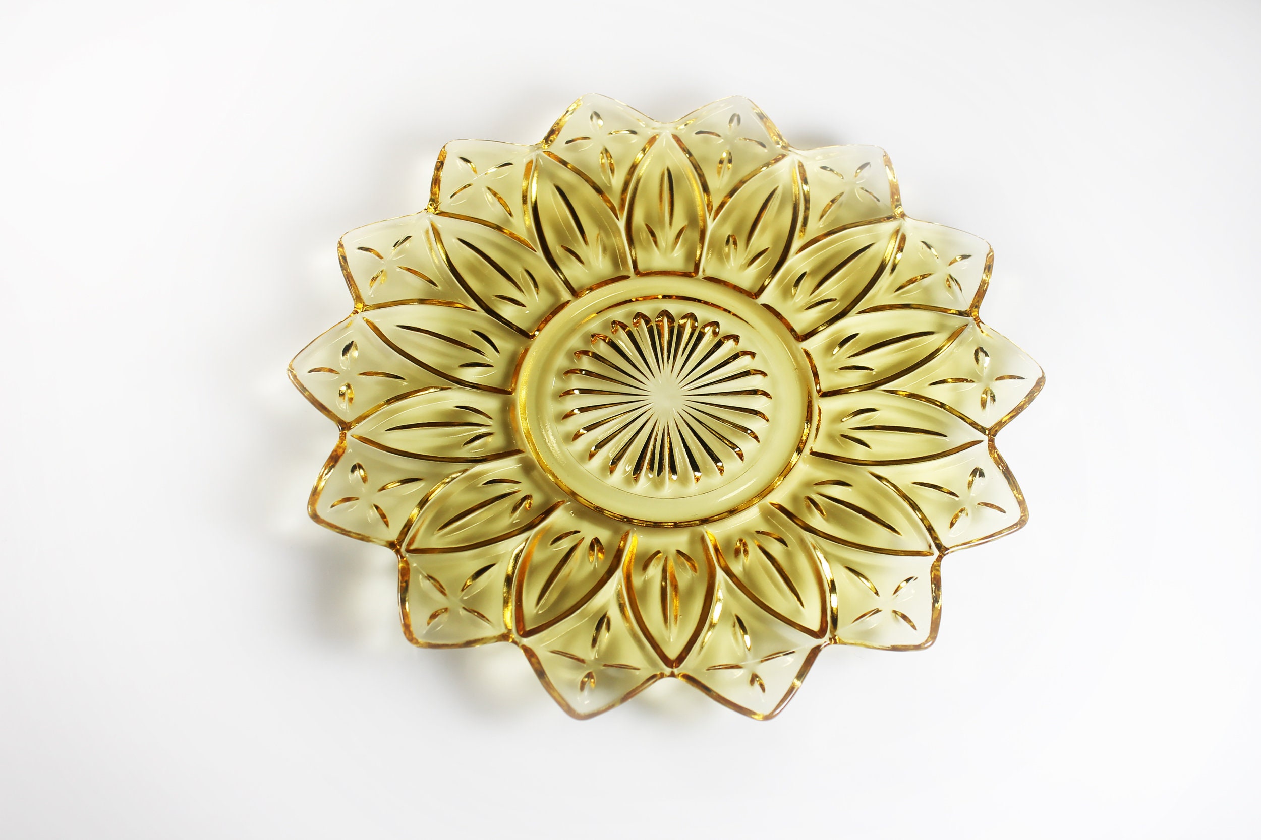 Federal Glass Dinner Plate, Petal Yellow, Daisy Pattern, Pressed Glass