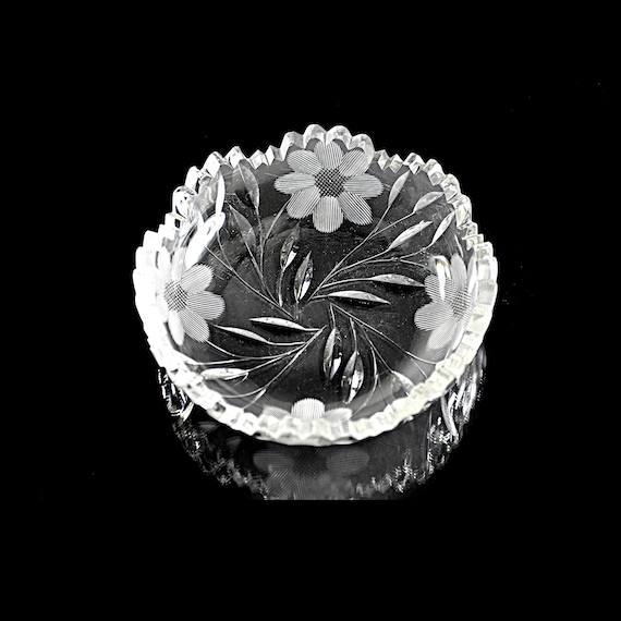 Antique American Brilliant Crystal Cut Glass Bowl with Daisies, Small Floral Sawtooth Rim Dish