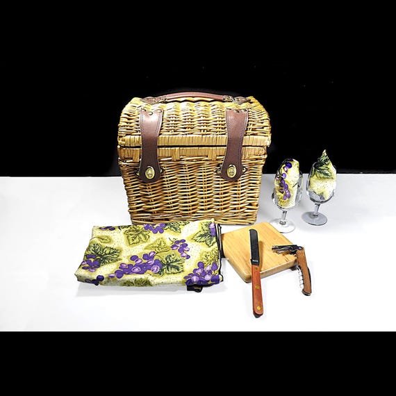 Picnic Time Wine & Cheese Basket with Glasses, Basket with Accessories – Complete Set, Excellent Condition