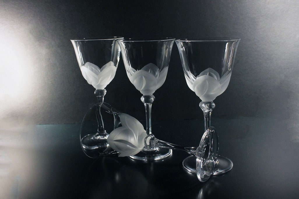 Crystal Wine Glass with Stars – Collyer's Mansion