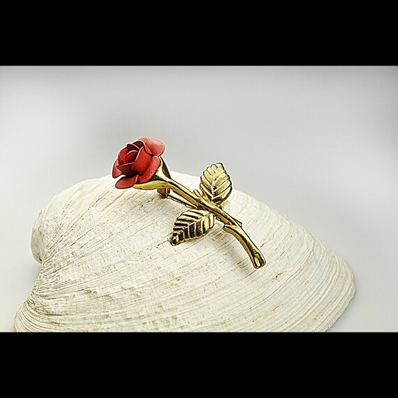Antique Victorian Enameled Rose Brooch with Gold-Tone C-Closure – Romantic Floral Pin