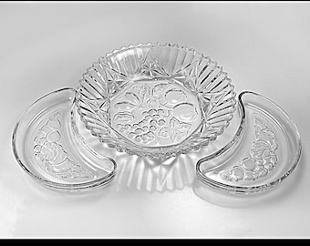 Vintage Federal Pioneer Fruit Bowl and Indiana Fruits Crescent Bowls Set