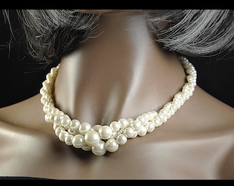Collar vintage de perlas de imitación de los años 50, gargantilla de tres hilos de perlas retorcidas, bisutería de mediados de siglo.