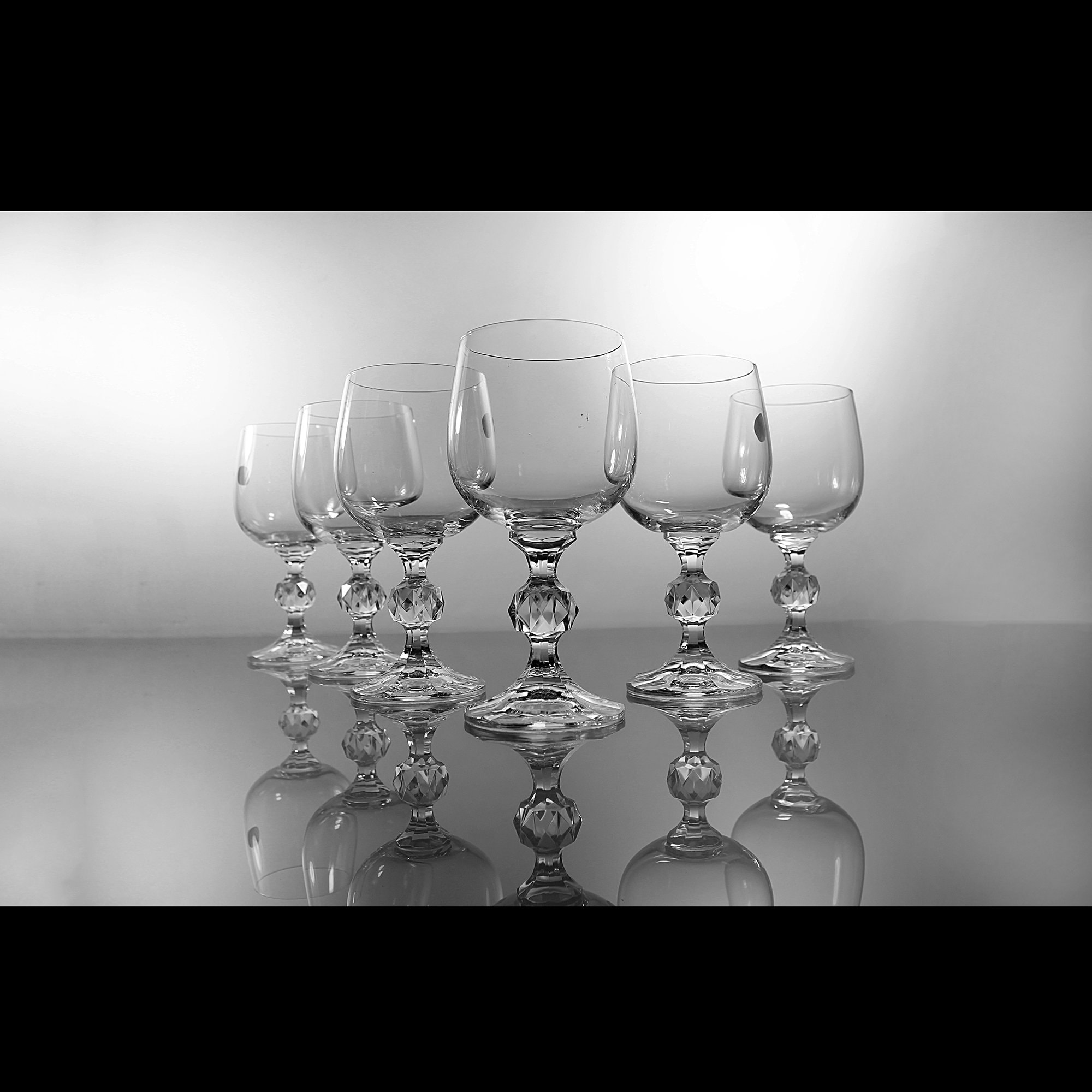 Stunning Set of 6 Crystal Wine Glasses, Boxed 