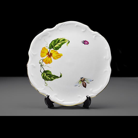 Godinger Decorative Display Plate with Floral & Insect Motif, Scalloped Edge, 6 Inch Wall Hanging Plate, Vintage Home Décor