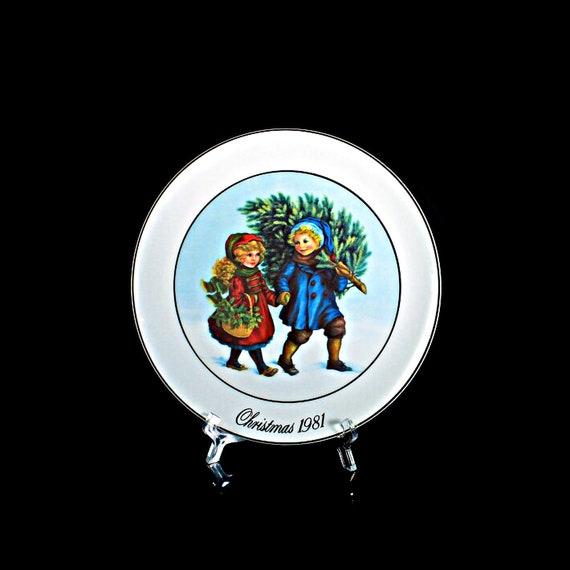 1981 Collectible Plate, Avon, Sharing The Christmas Spirit, Display Plate, Christmas Plate, Decorative Plate, Wall Decor