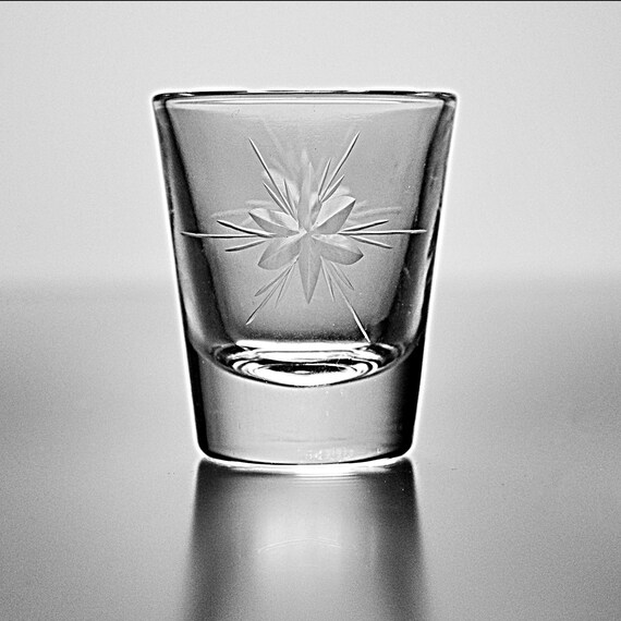 Susquehanna Six Point Star Shot Glass – Hand-Cut Crystal, Mid-Century Barware