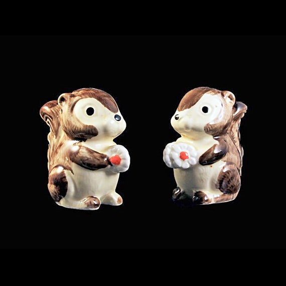 Squirrel Salt and Pepper Shakers, Ceramic, Hand Painted, Farmhouse Decor, Country Decor, Collectibles, Made in Japan