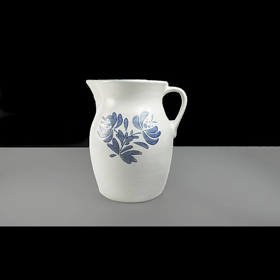 Pfaltzgraff Yorktowne 64 oz Stoneware Pitcher – Classic Blue Floral Design, Made in USA
