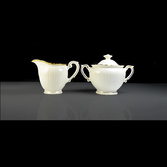 Syracuse China Old Ivory Brantley Sugar Bowl and Creamer Set – Gold Trim, 1949–1967, Mid-Century American China