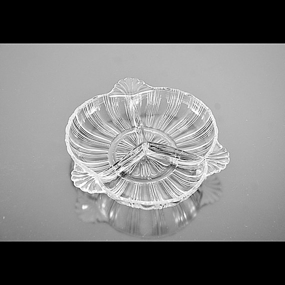 Hazel-Atlas Tricorne Relish Bowl – Three-Part Divided Clear Glass, 1940s Mid-Century Serving Dish, 7 Inch Clover Shape Bowl