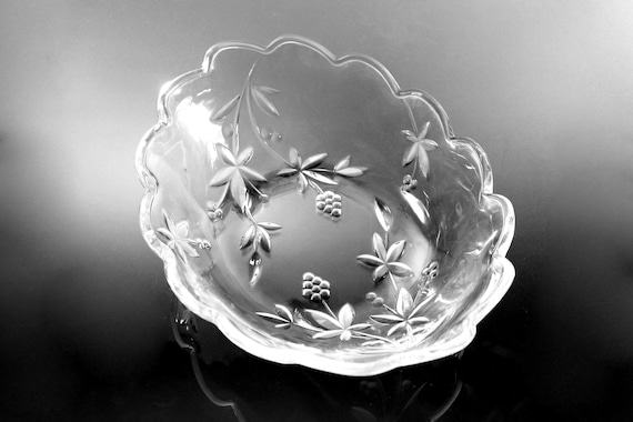 Mikasa Oval Bowl, Garden Terrace, Hostess Bowl, 13 Inch, Centerpiece, Display, Fruit Bowl, Giftware