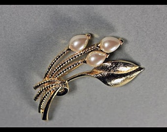 Faux Pearl Brooch, Goldtone, Locking C Clasp, Textured Leaf, Fashion Pin, Costume Jewelry
