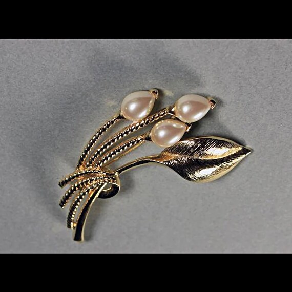 Faux Pearl Brooch, Goldtone, Locking C Clasp, Textured Leaf, Fashion Pin, Costume Jewelry