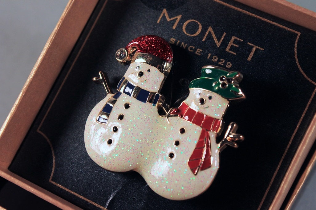 Monet on sale christmas brooch